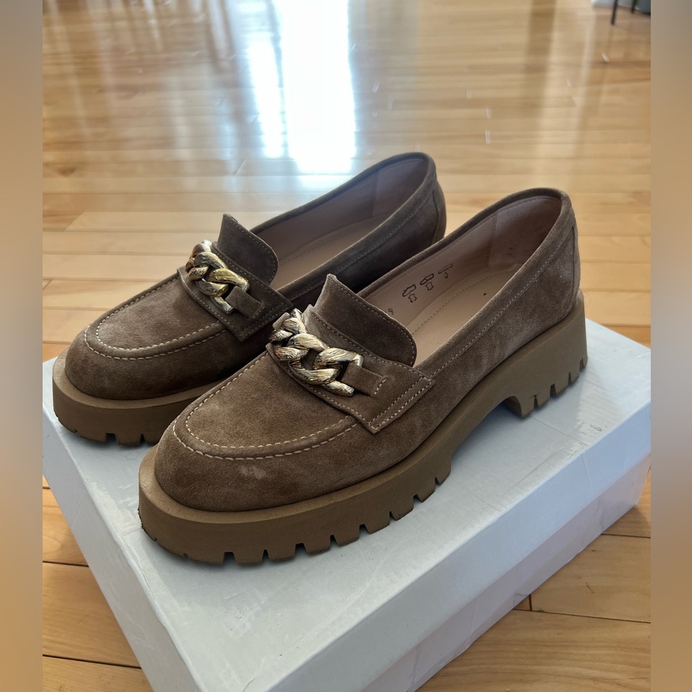 Brown Suede Loafers with Gold Chain size 39 - Picture 1 of 6